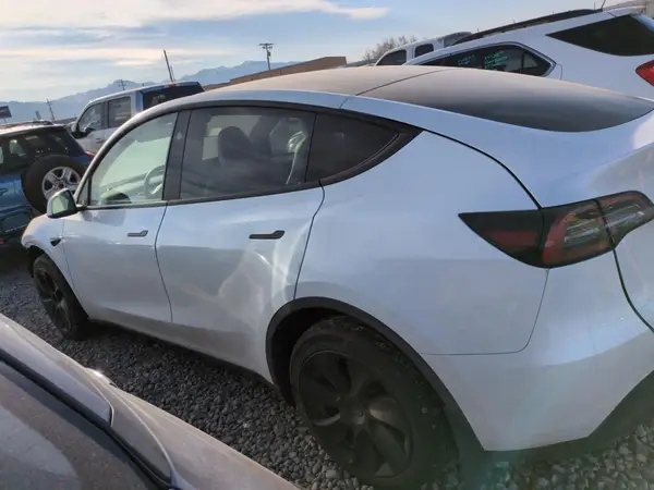 7SAYGDEE7PA123090 2023 TESLA MODEL Y - Image 2