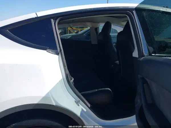 7SAYGDEE7PA123770 2023 TESLA MODEL Y - Image 8