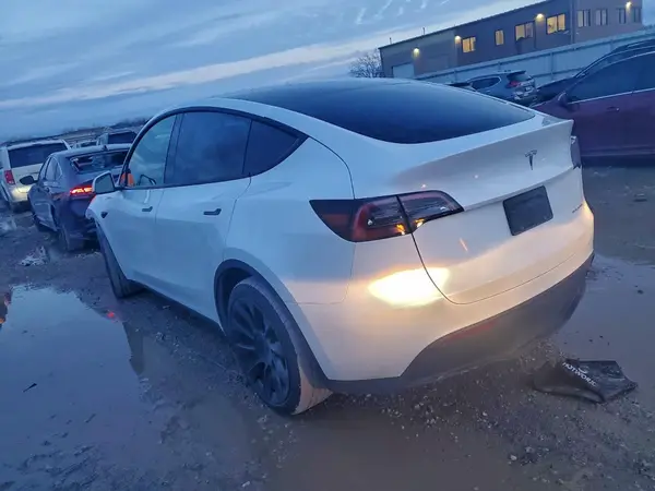 7SAYGDEE7PA129889 2023 TESLA MODEL Y - Image 2