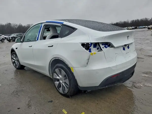 7SAYGDEE7PA135756 2023 TESLA MODEL Y - Image 2
