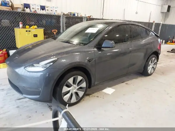 7SAYGDEE7PA155795 2023 TESLA MODEL Y - Image 2