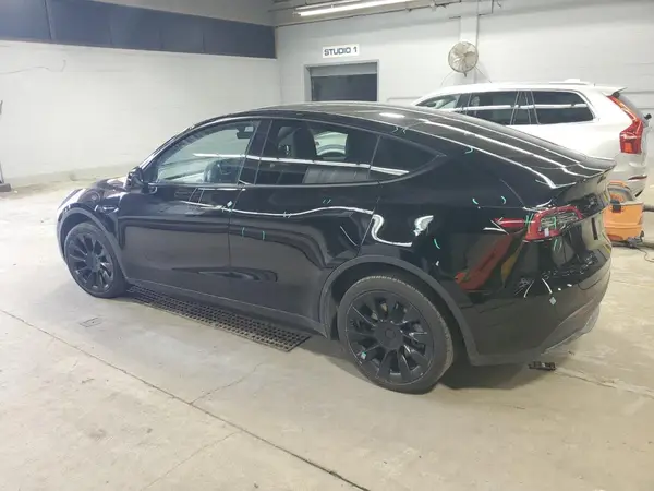 7SAYGDEE7PA156042 2023 TESLA MODEL Y - Image 2