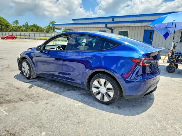7SAYGDEE7PA170488 2023 TESLA MODEL Y - Image 2