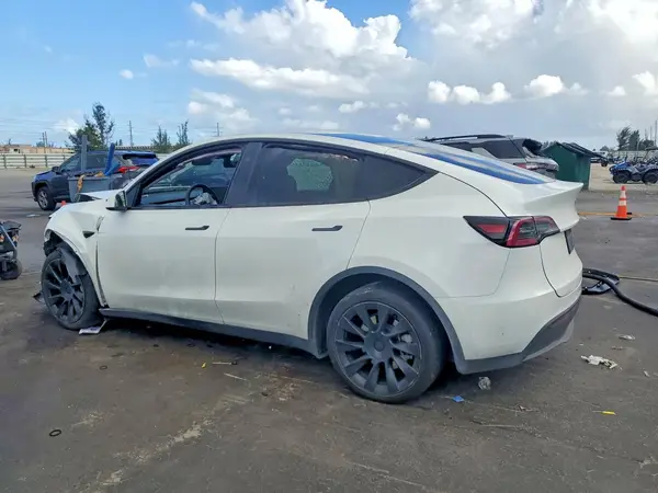 7SAYGDEE7PA188182 2023 TESLA MODEL Y - Image 2