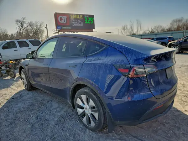 7SAYGDEE7PA203246 2023 TESLA MODEL Y - Image 2