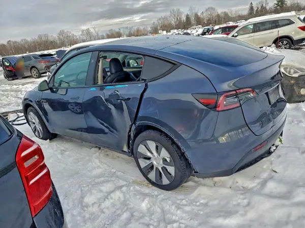 7SAYGDEE7PA207975 2023 TESLA MODEL Y - Image 2