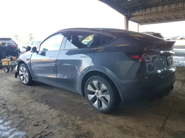 7SAYGDEE7PF584793 2023 TESLA MODEL Y - Image 2