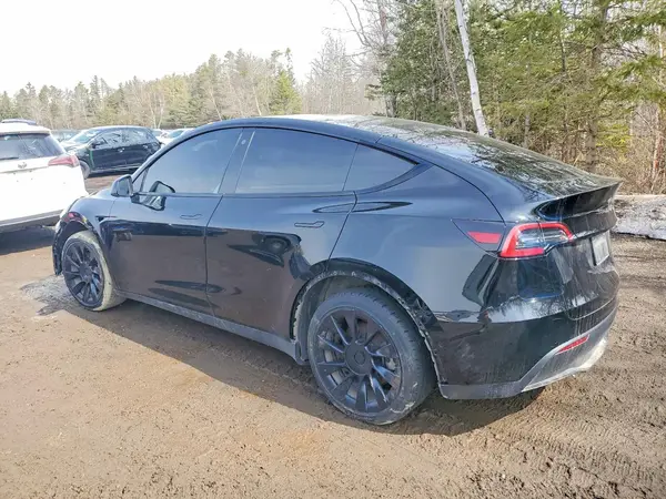 7SAYGDEE7PF586415 2023 TESLA MODEL Y - Image 2