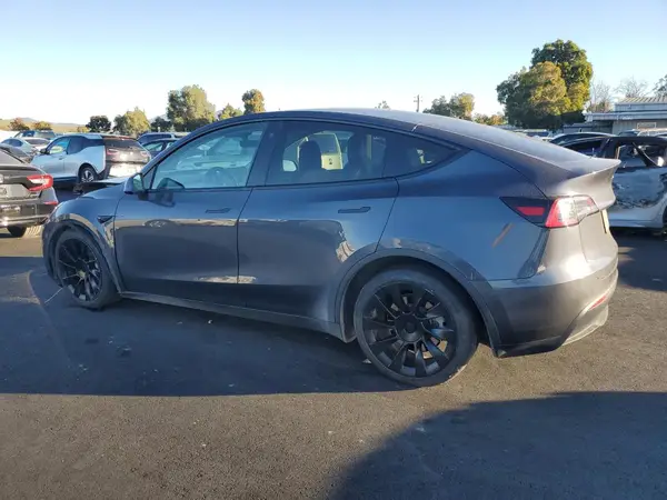 7SAYGDEE7PF587693 2023 TESLA MODEL Y - Image 2