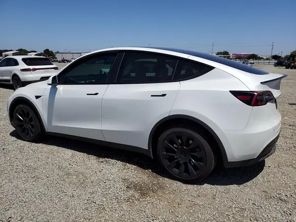 7SAYGDEE7PF595485 2023 TESLA MODEL Y - Image 2