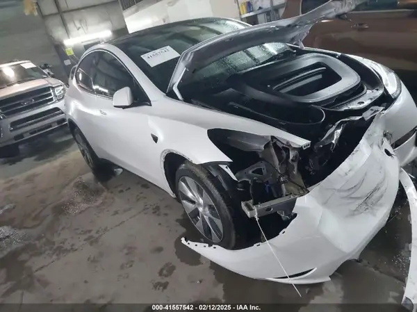 7SAYGDEE7PF596216 2023 TESLA MODEL Y - Image 1