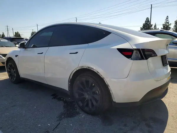 7SAYGDEE7PF598452 2023 TESLA MODEL Y - Image 2