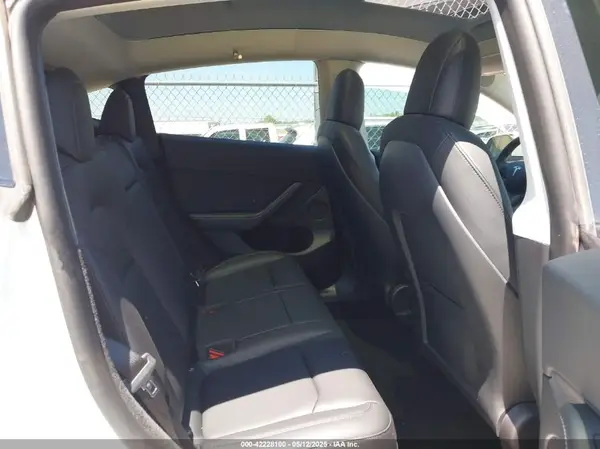 7SAYGDEE7PF598614 2023 TESLA MODEL Y - Image 8