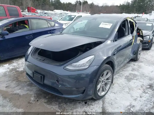 7SAYGDEE7PF602709 2023 TESLA MODEL Y - Image 2