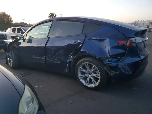 7SAYGDEE7PF608784 2023 TESLA MODEL Y - Image 2