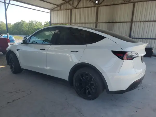 7SAYGDEE7PF614925 2023 TESLA MODEL Y - Image 2