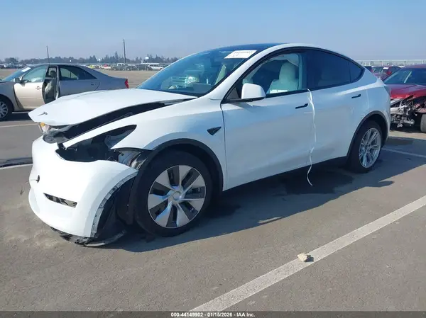 7SAYGDEE7PF620675 2023 TESLA MODEL Y - Image 2