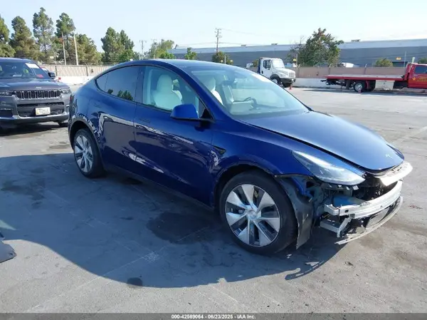 7SAYGDEE7PF621275 2023 TESLA MODEL Y - Image 1