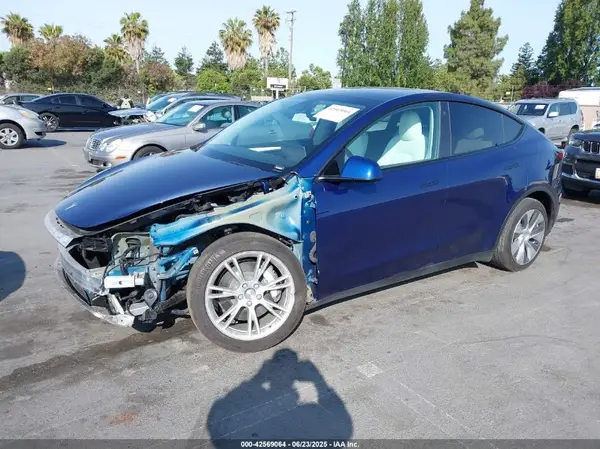 7SAYGDEE7PF621275 2023 TESLA MODEL Y - Image 2
