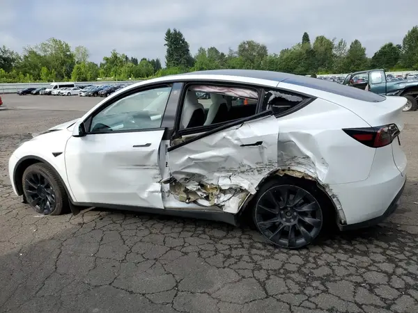 7SAYGDEE7PF627884 2023 TESLA MODEL Y - Image 2