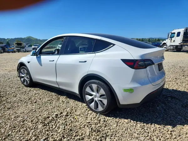 7SAYGDEE7PF634530 2023 TESLA MODEL Y - Image 2