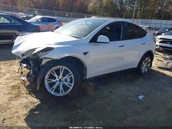 7SAYGDEE7PF660352 2023 TESLA MODEL Y - Image 2