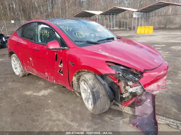7SAYGDEE7PF672887 2023 TESLA MODEL Y - Image 1