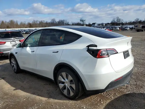 7SAYGDEE7PF674655 2023 TESLA MODEL Y - Image 2