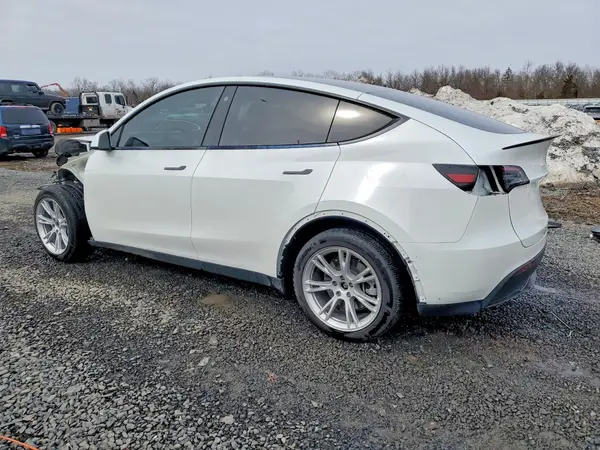 7SAYGDEE7PF685638 2023 TESLA MODEL Y - Image 2