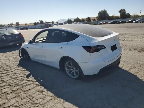 7SAYGDEE7PF687308 2023 TESLA MODEL Y - Image 2
