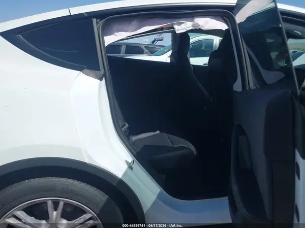 7SAYGDEE7PF687843 2023 TESLA MODEL Y - Image 8