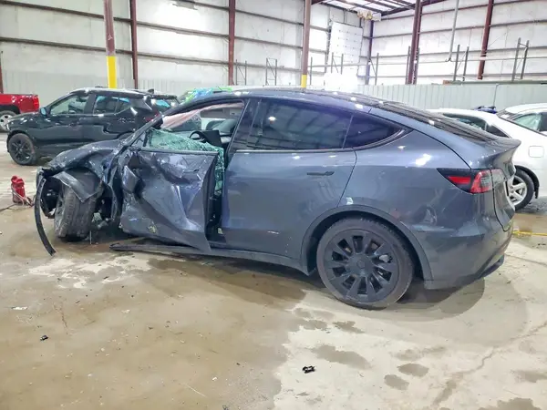 7SAYGDEE7PF689690 2023 TESLA MODEL Y - Image 2