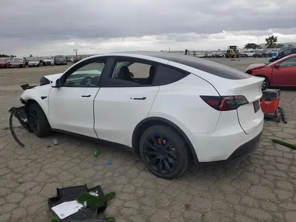 7SAYGDEE7PF692914 2023 TESLA MODEL Y - Image 2