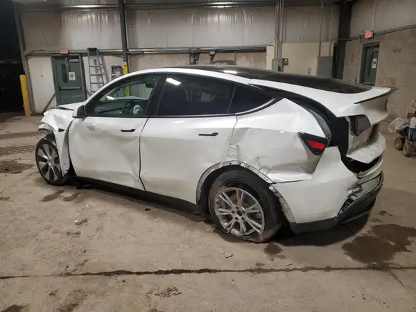 7SAYGDEE7PF699992 2023 TESLA MODEL Y - Image 2
