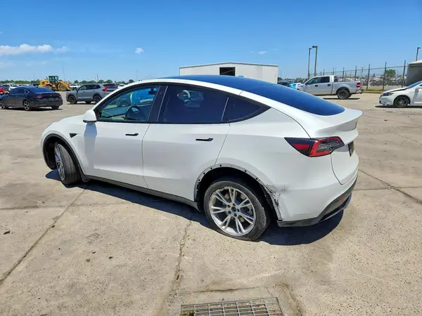 7SAYGDEE7PF739343 2023 TESLA MODEL Y - Image 2