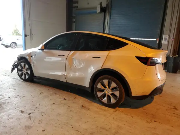 7SAYGDEE7PF742114 2023 TESLA MODEL Y - Image 2