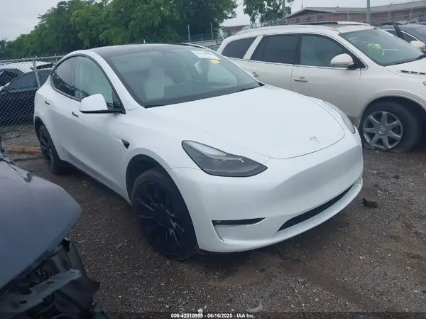 7SAYGDEE7PF754571 2023 TESLA MODEL Y - Image 1