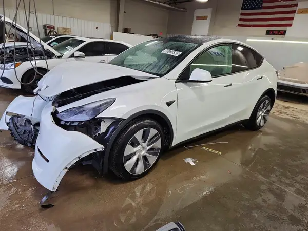 7SAYGDEE7PF755574 2023 TESLA MODEL Y - Image 1