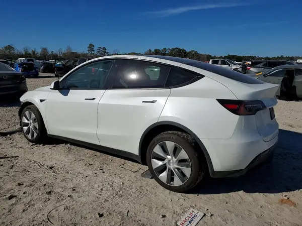 7SAYGDEE7PF764517 2023 TESLA MODEL Y - Image 2
