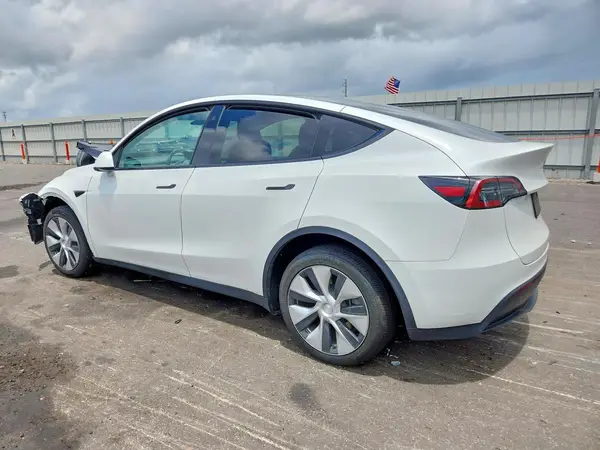 7SAYGDEE7PF781348 2023 TESLA MODEL Y - Image 2