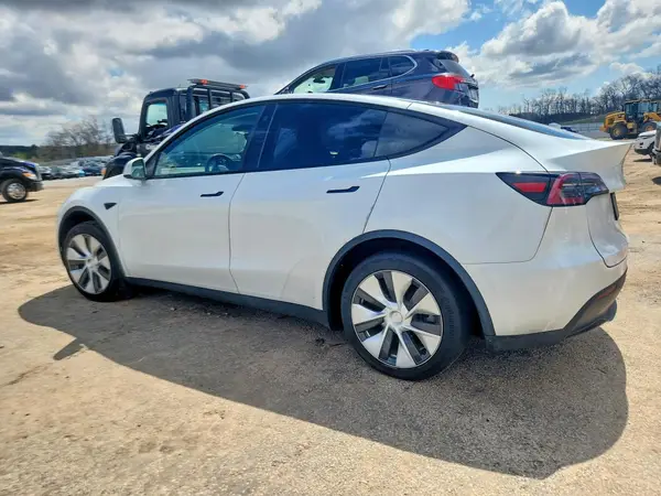 7SAYGDEE7PF782192 2023 TESLA MODEL Y - Image 2