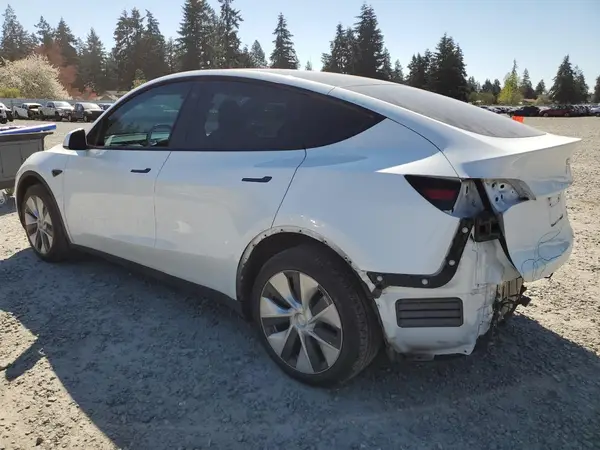 7SAYGDEE7PF788932 2023 TESLA MODEL Y - Image 2
