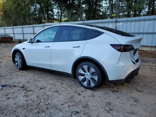 7SAYGDEE7PF789708 2023 TESLA MODEL Y - Image 2