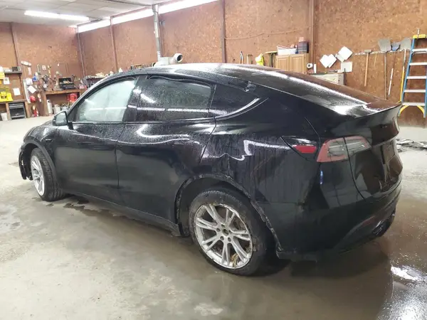 7SAYGDEE7PF797887 2023 TESLA MODEL Y - Image 2