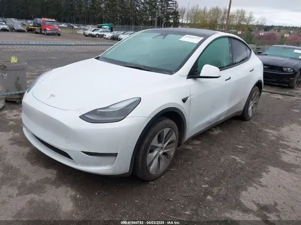 7SAYGDEE7PF805518 2023 TESLA MODEL Y - Image 2