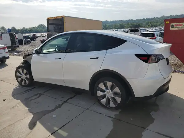 7SAYGDEE7PF811268 2023 TESLA MODEL Y - Image 2