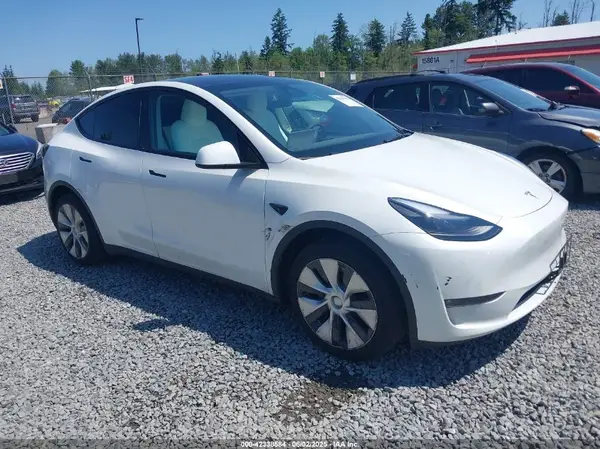 7SAYGDEE7PF811898 2023 TESLA MODEL Y - Image 1