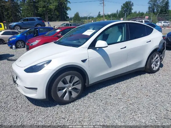 7SAYGDEE7PF811898 2023 TESLA MODEL Y - Image 2