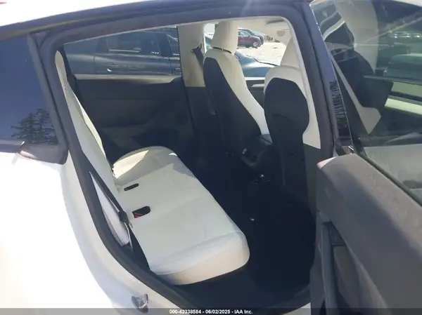7SAYGDEE7PF811898 2023 TESLA MODEL Y - Image 8