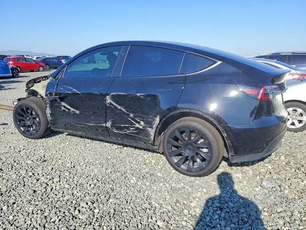 7SAYGDEE7PF813098 2023 TESLA MODEL Y - Image 2